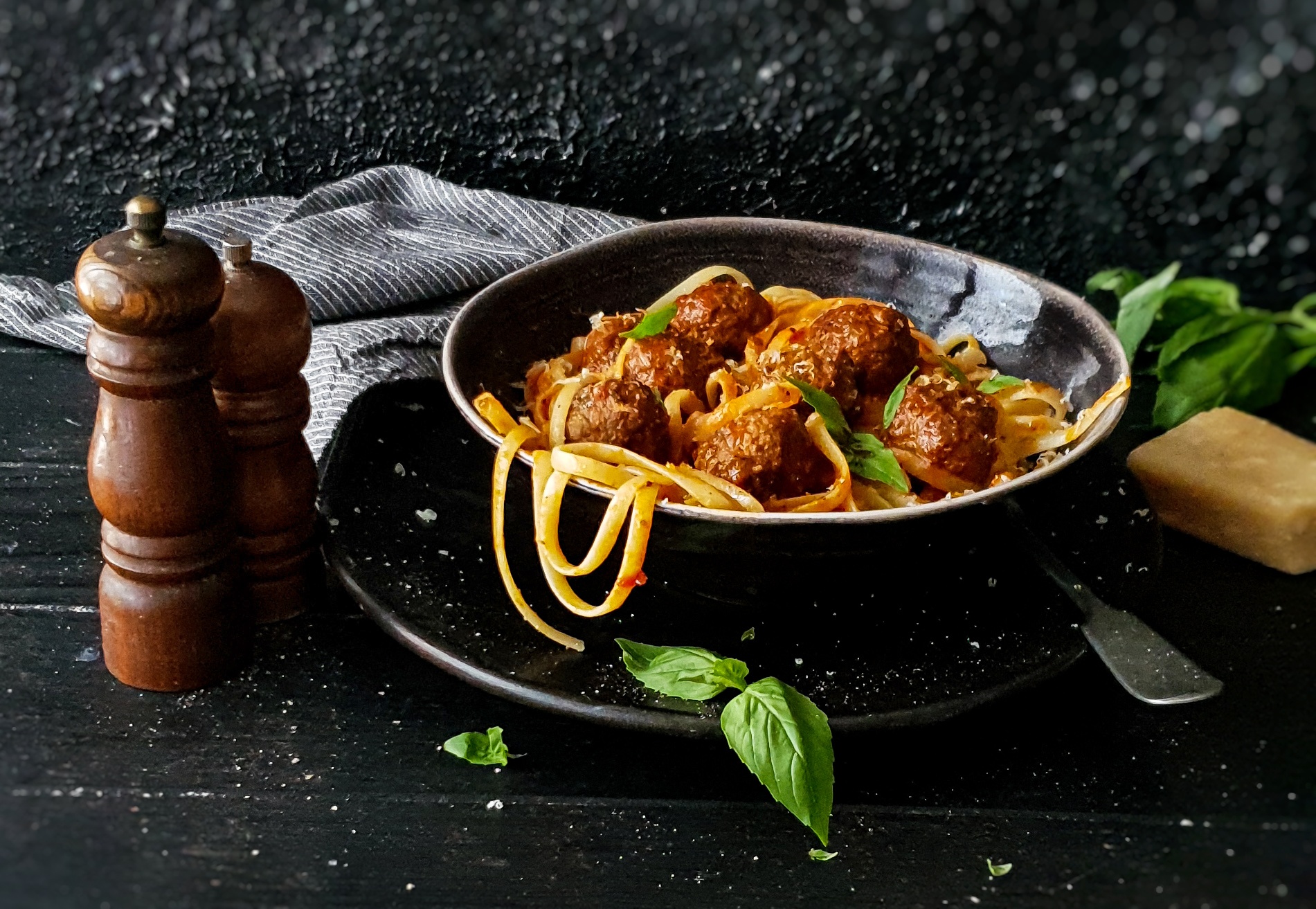 picture of vegetarian meatballs in bowl with pasta and tomato sauce